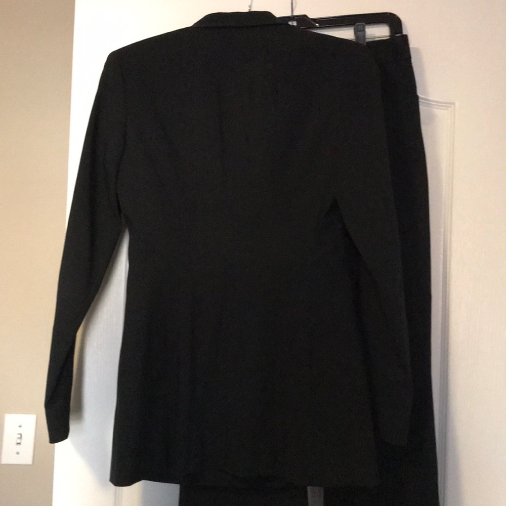 Express Suit - Picture 4 of 8